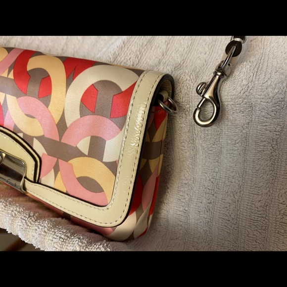 NEW Coach wristlet - Picture 2 of 7